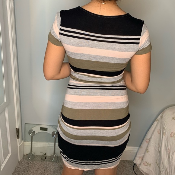 Dress With a Split ✨ - Picture 2 of 5